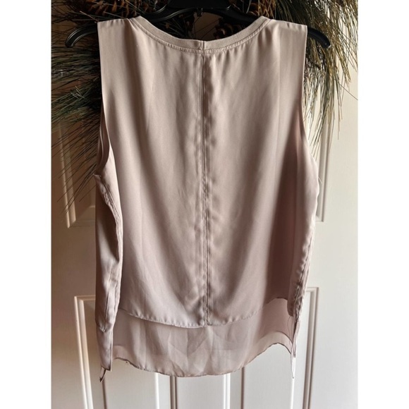 Rose & Olivia Womens Top Size Large Light Gray in color Sleeveless - Picture 3 of 8